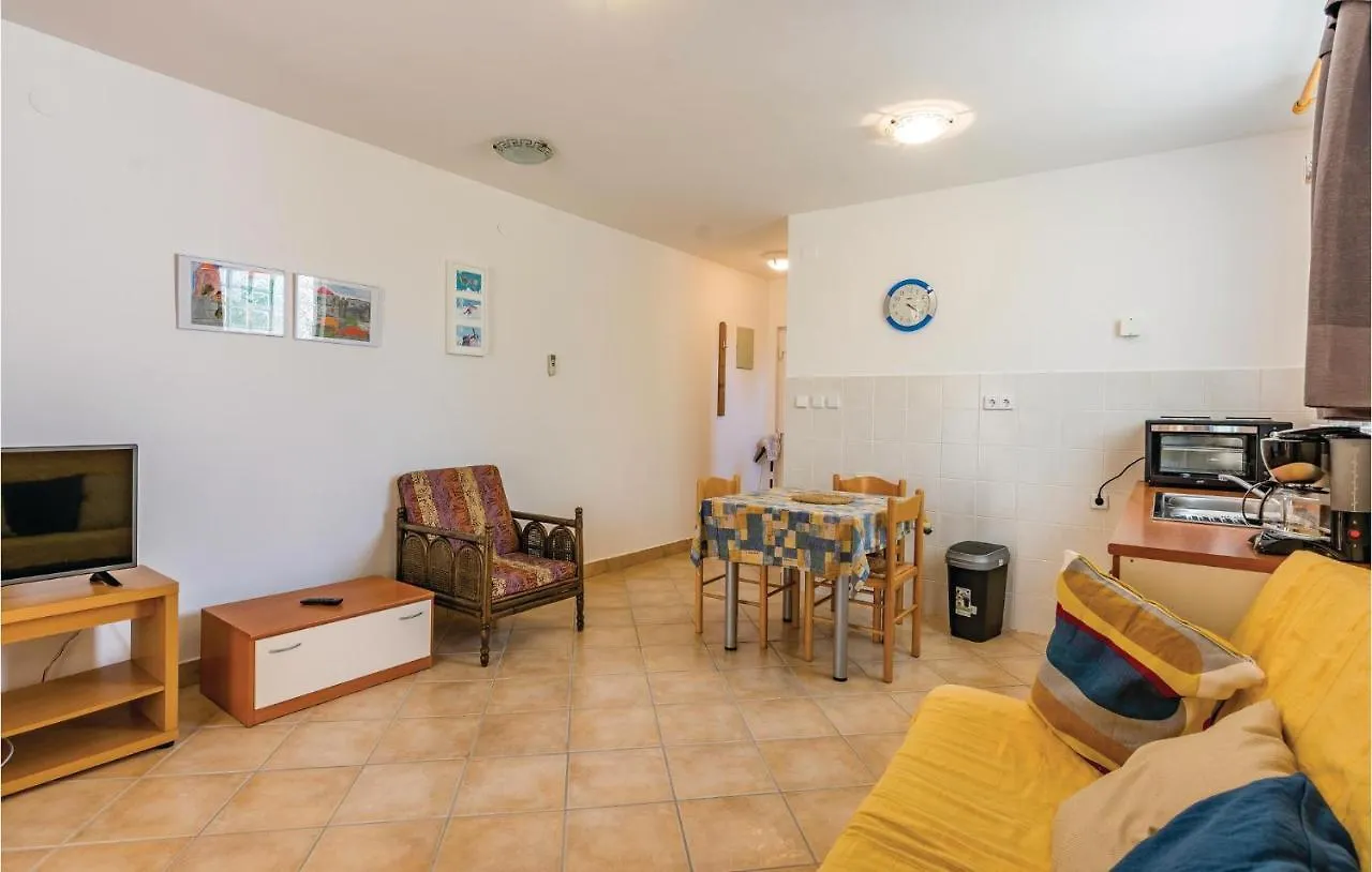 Amazing Apartment In Stinjan With Wifi Croácia