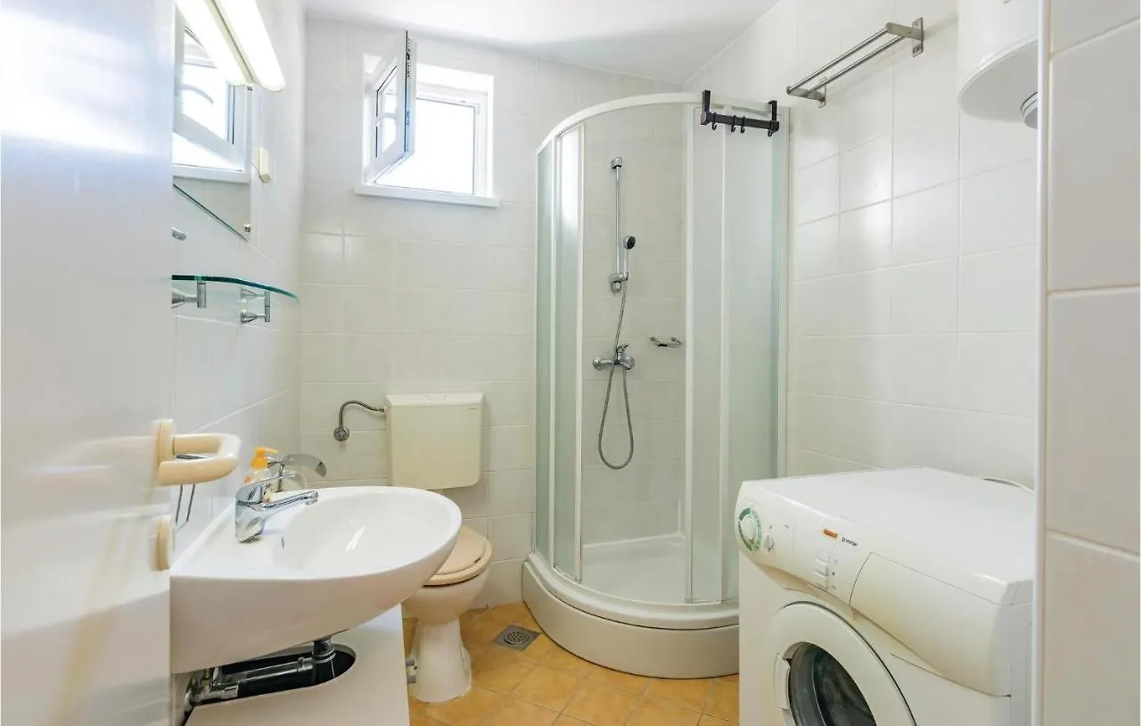 Amazing Apartment In Stinjan With Wifi