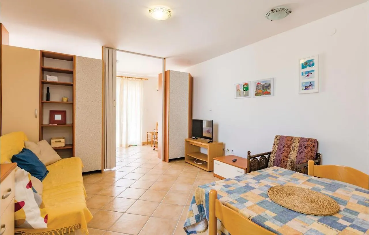 Amazing Apartment In Stinjan With Wifi Croácia