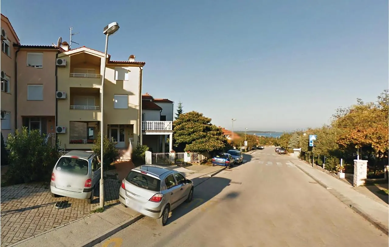 Amazing Apartment In Stinjan With Wifi