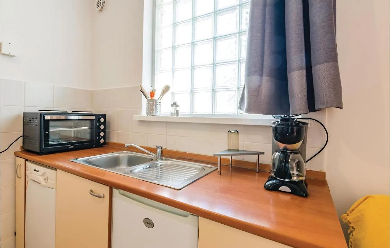 Amazing Apartment In Stinjan With Wifi